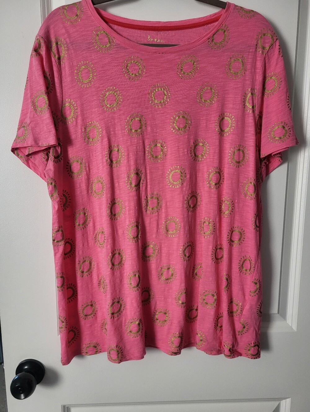 Boden Women's Pink Short-Sleeve Tee with Gold Circle Print